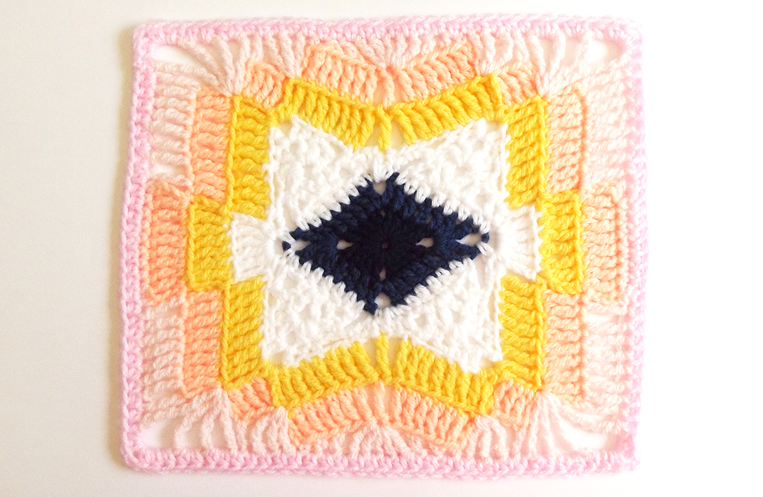 Southwestern Blanket Crochet Square: Free pattern with modified border so you can use the block on its own, as a table mat