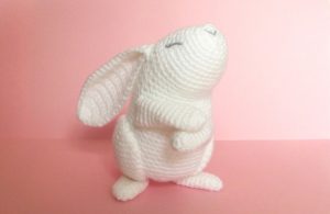 How to needle felt basic features on your amigurumi using yarn #crochet #plush