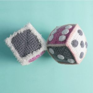 Amigurumi cubes with dots like dice: free crochet pattern. Worked in the round, crocheted together, and all the sides are different colours.