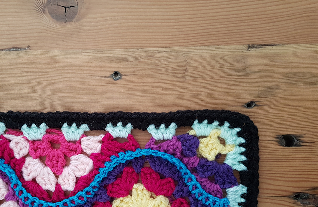 Moroccan Garden: Free crochet pattern for a floral tile with halves and quarter pieces for squaring off. Make blankets, throws, afghans, scarves, bags, shawls - anything!